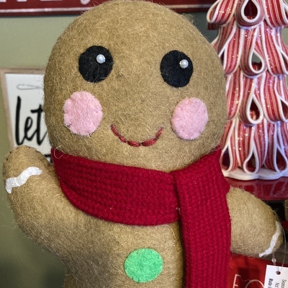 FELTED GINGERBREAD MEN WITH SCARF SET OF 2 - Picture 2 of 7